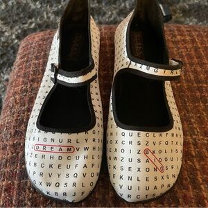 Hot Chocolate Designs Dream Big Women's Mary Jane’s - size 39/9